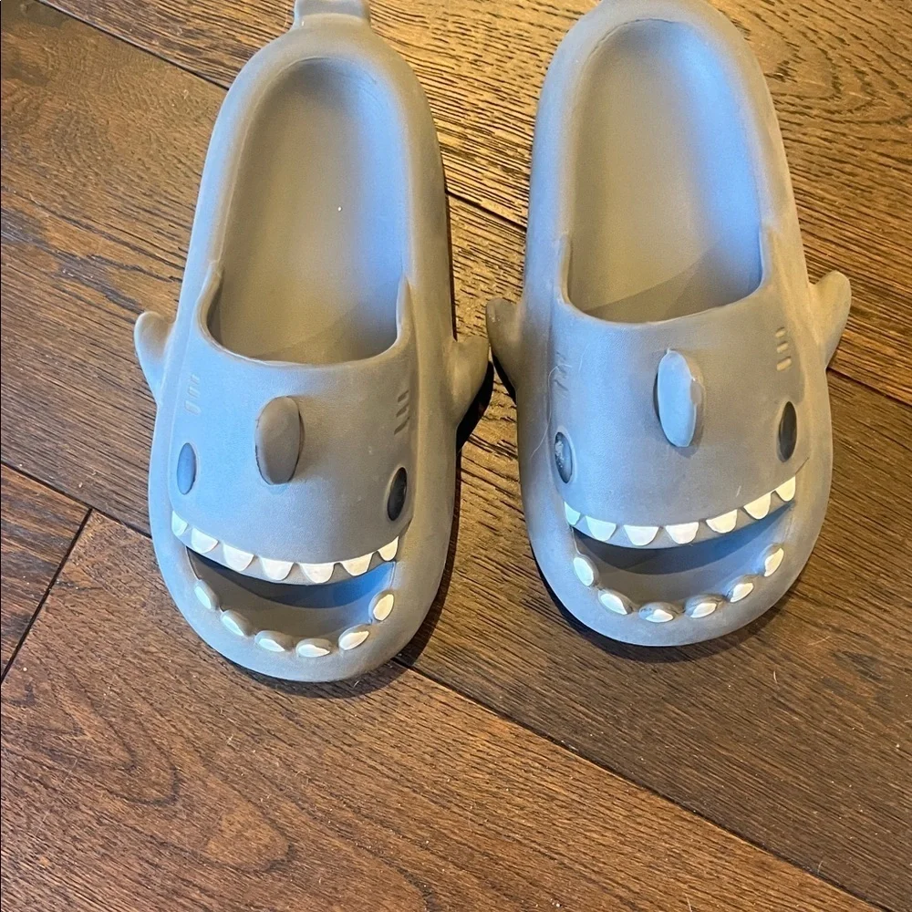 Kids Shark Slipons - Gray